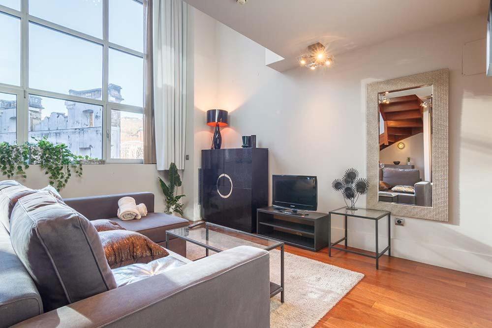 Vivienda Turistica Duplex Isozaki-Guggenheim Apartment Bilbao Ngoại thất bức ảnh