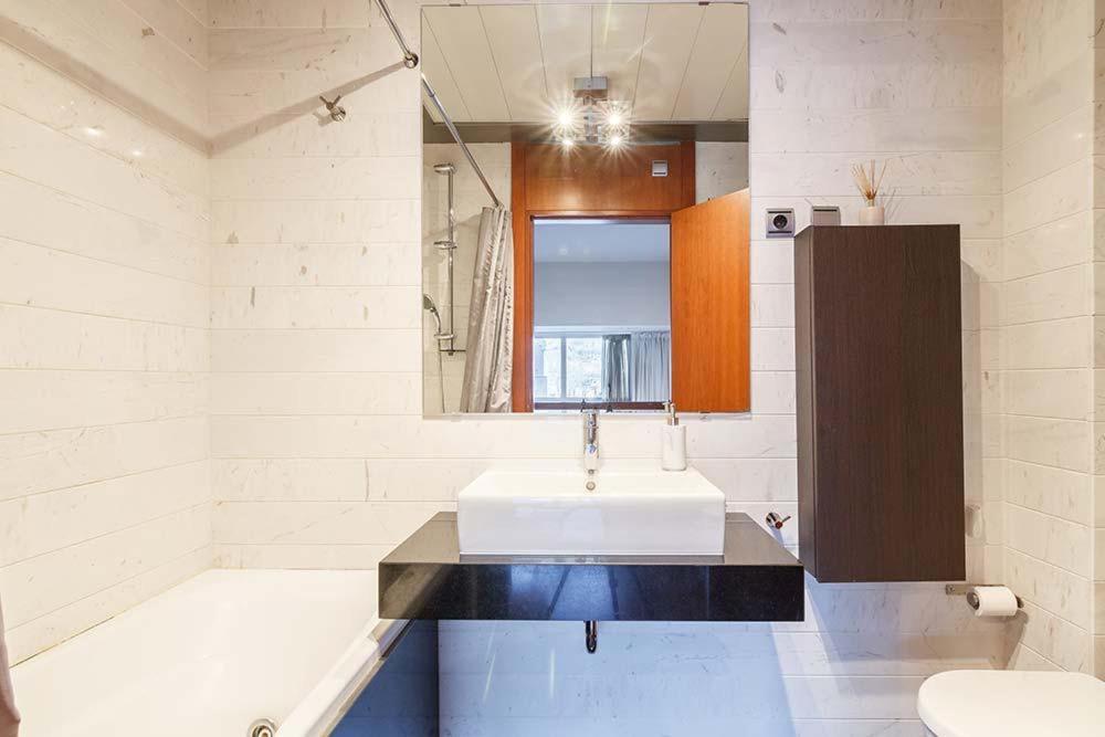 Vivienda Turistica Duplex Isozaki-Guggenheim Apartment Bilbao Ngoại thất bức ảnh