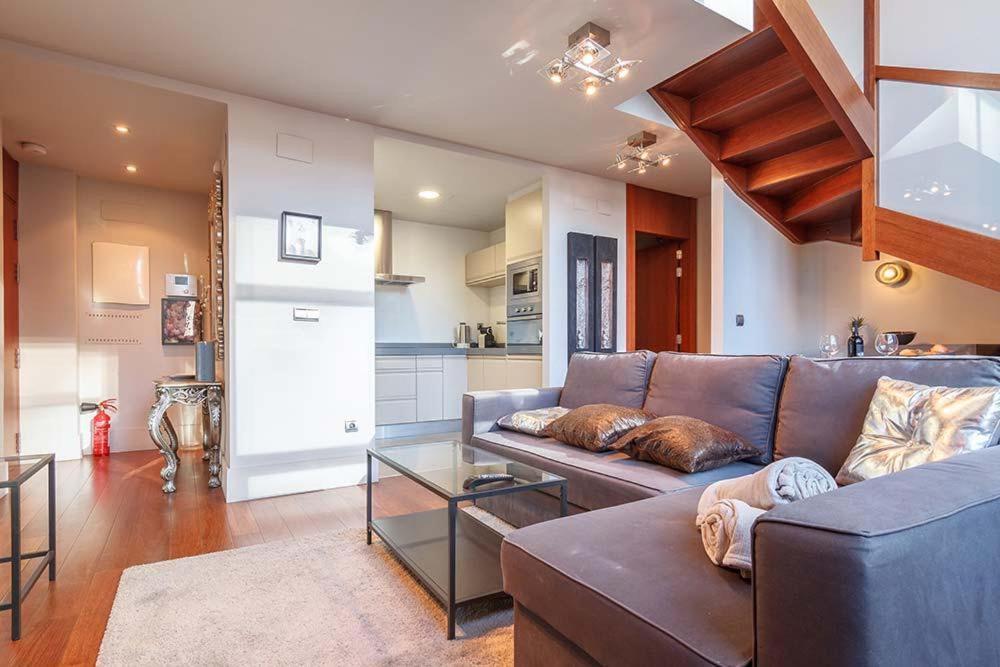 Vivienda Turistica Duplex Isozaki-Guggenheim Apartment Bilbao Ngoại thất bức ảnh